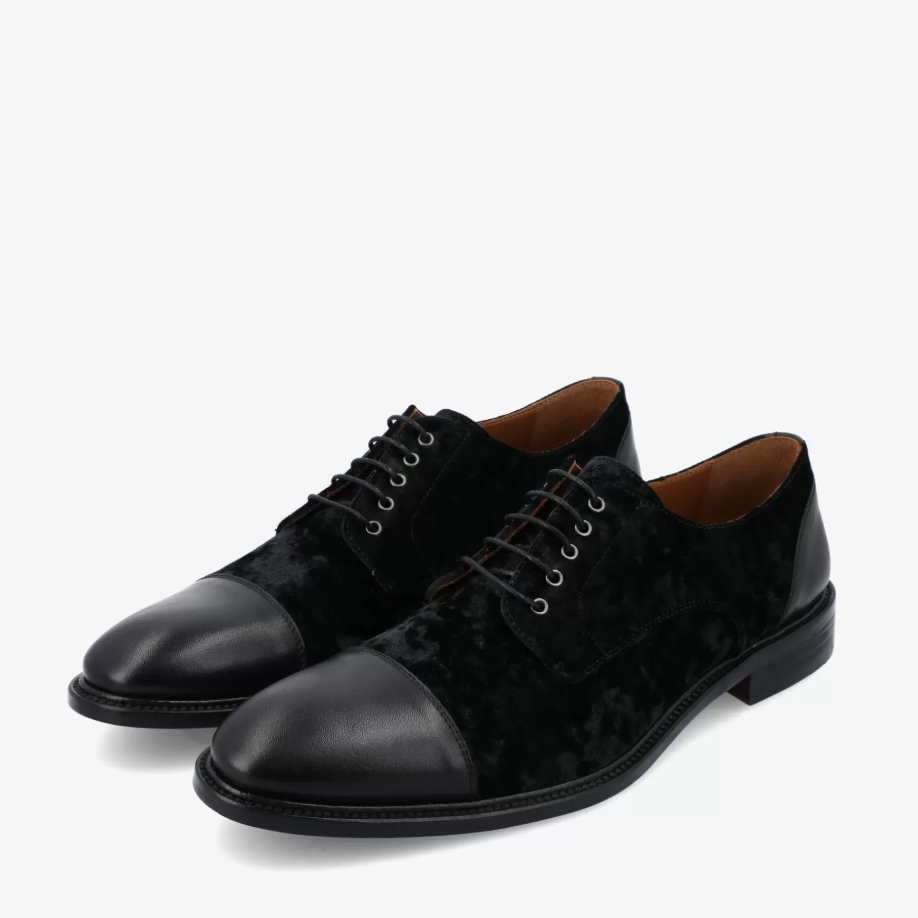 TAFT Shoes>The Jack Shoe In Black Velour |
